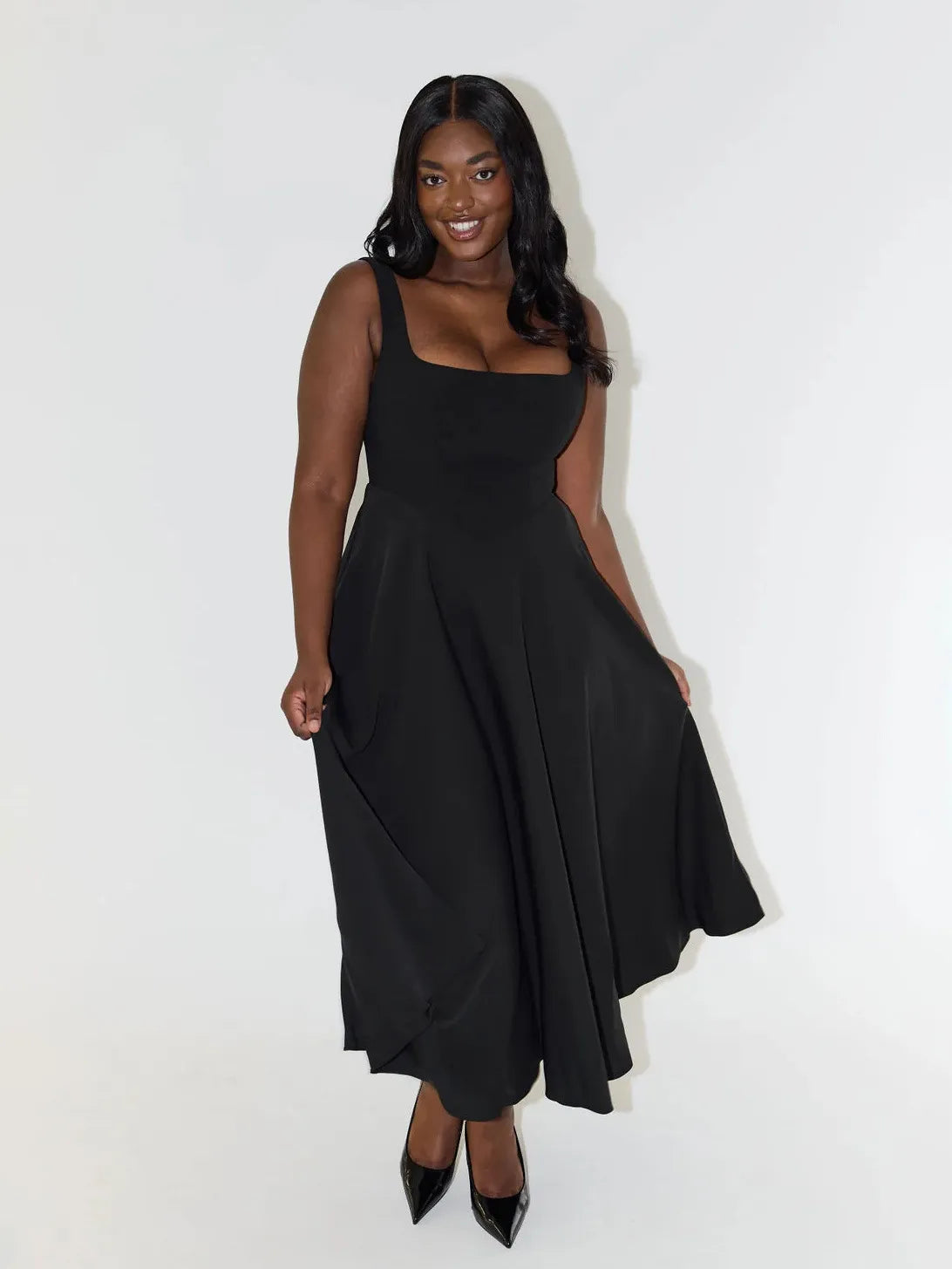 Robe col carré fluide – Élégante & légère pour l’été